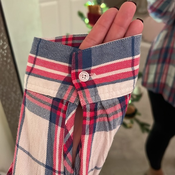 Women’s Express Plaid Button-Up - Picture 5 of 8